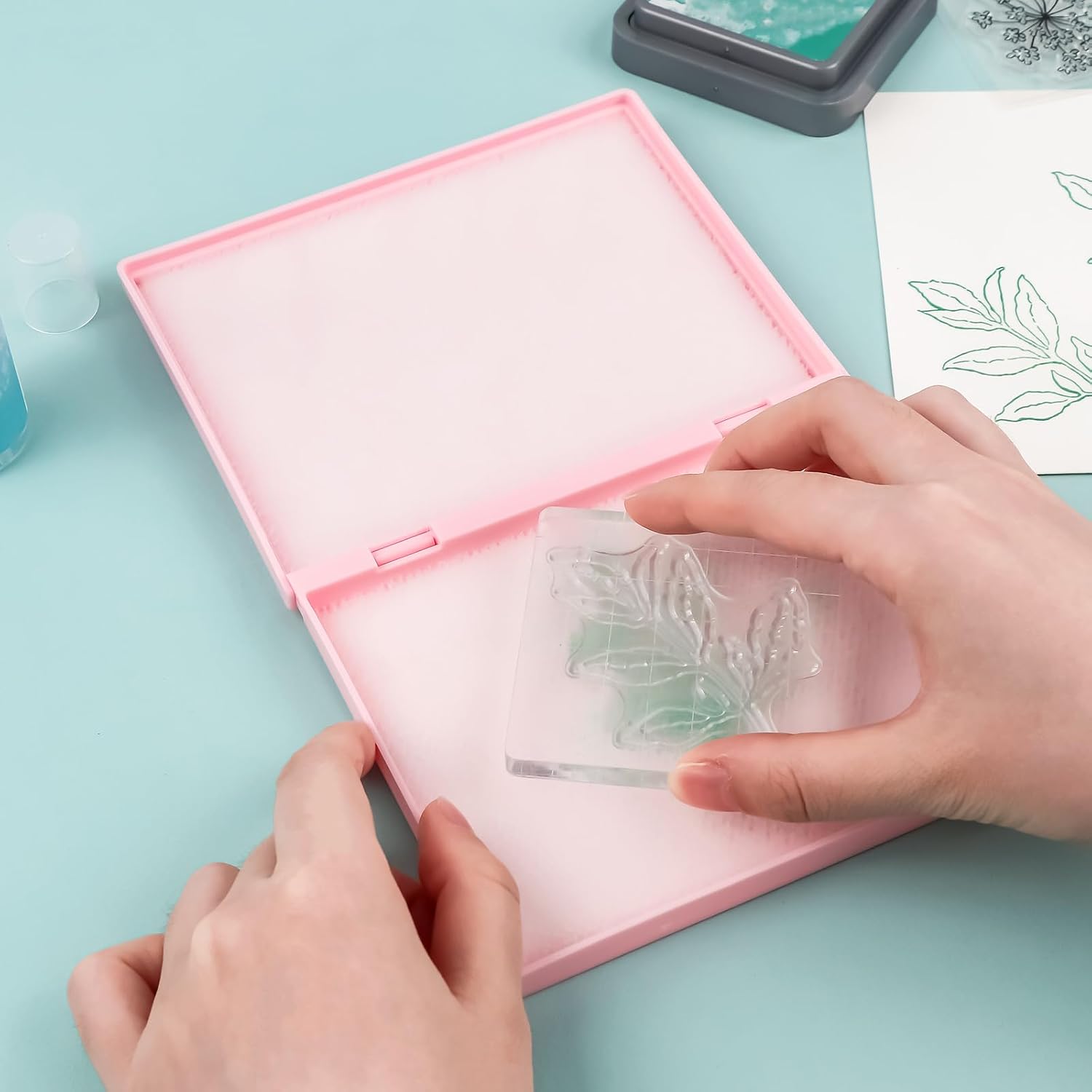 Stamp Cleaning Tray for Scrapbooking & Crafting, Stamp Scrubber Pad for Cleaning Clear, Rubber, Cling and Foam Stamps, Two-Sided Cleaning System with Synthetic Bristles Scrapbooking Tools 5.9x4.8in