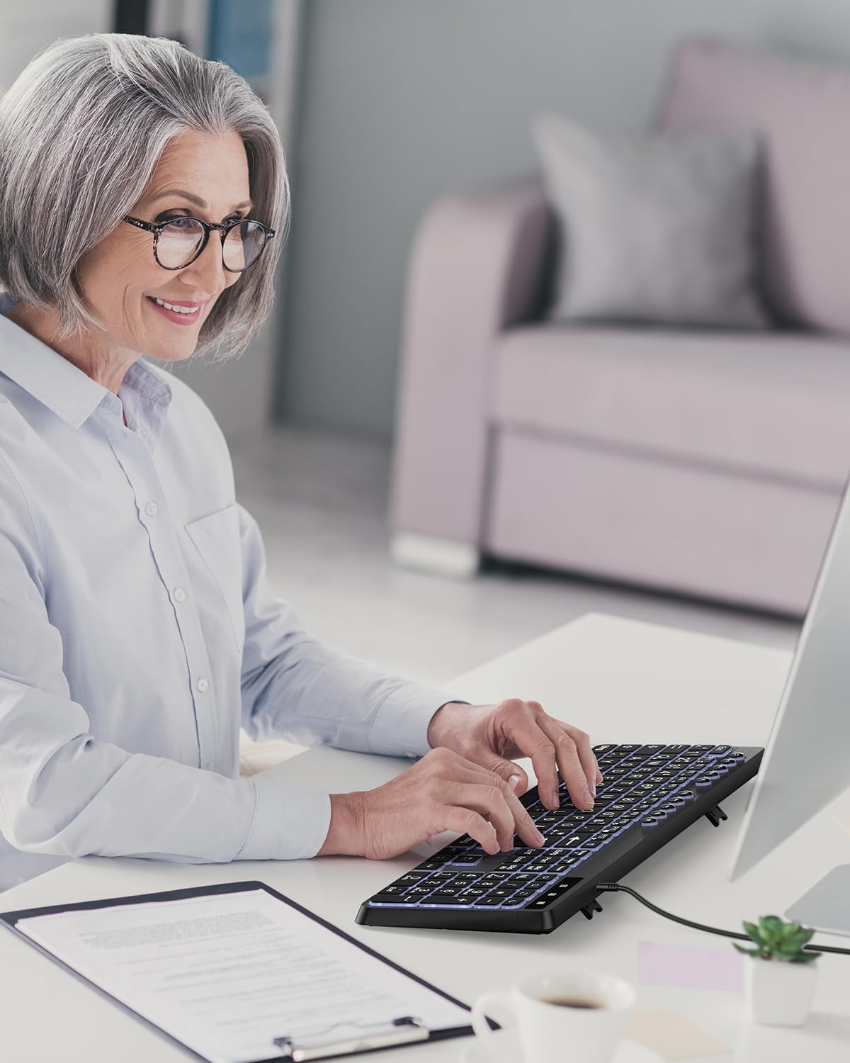 OMOTON Clavier Rétro-éclairé AZERTY, Clavier Filaire avec Grande Touches et pavé Numérique, Keyboard Facile à Lire Compatible PC Windows pour Les Malvoyants, Seniors, Enfants, Bureau et Usage