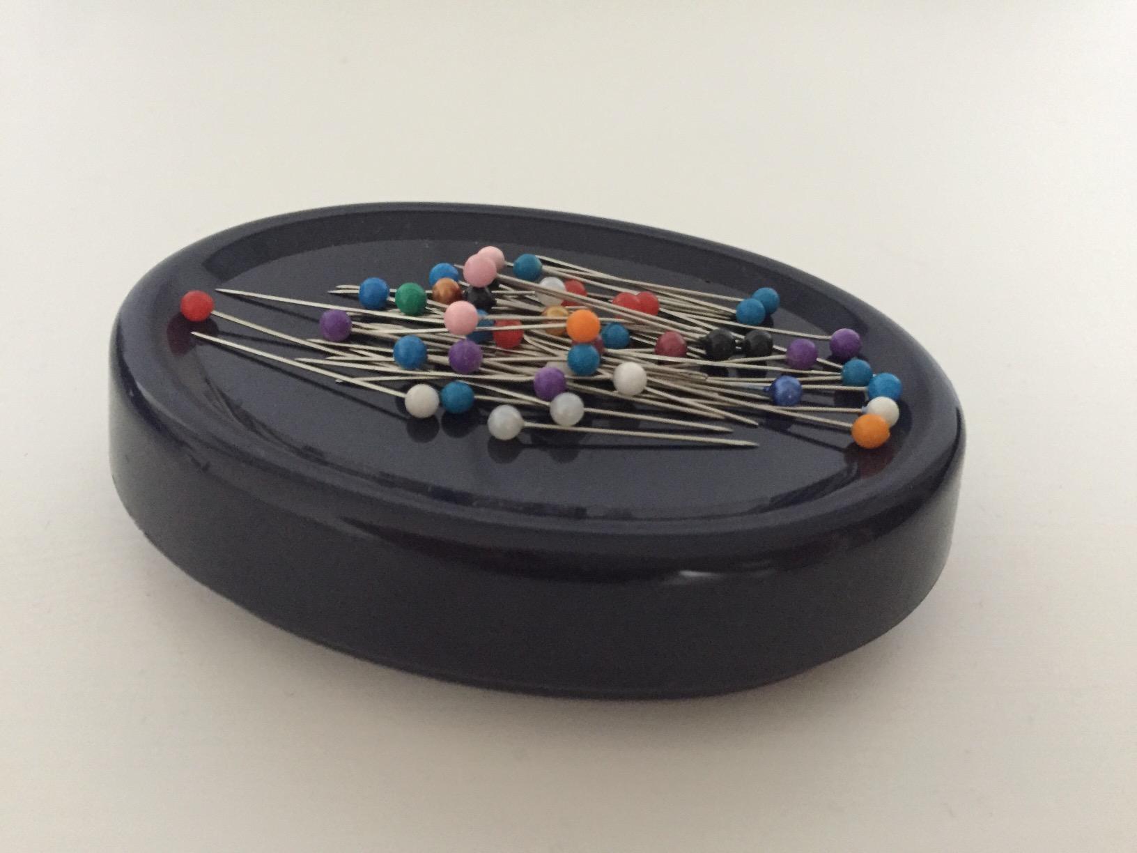 GORGECRAFT Lippenstift-Nadelkissen Rosa/Gold - Nadelkissenhalter In Lippenstiftform