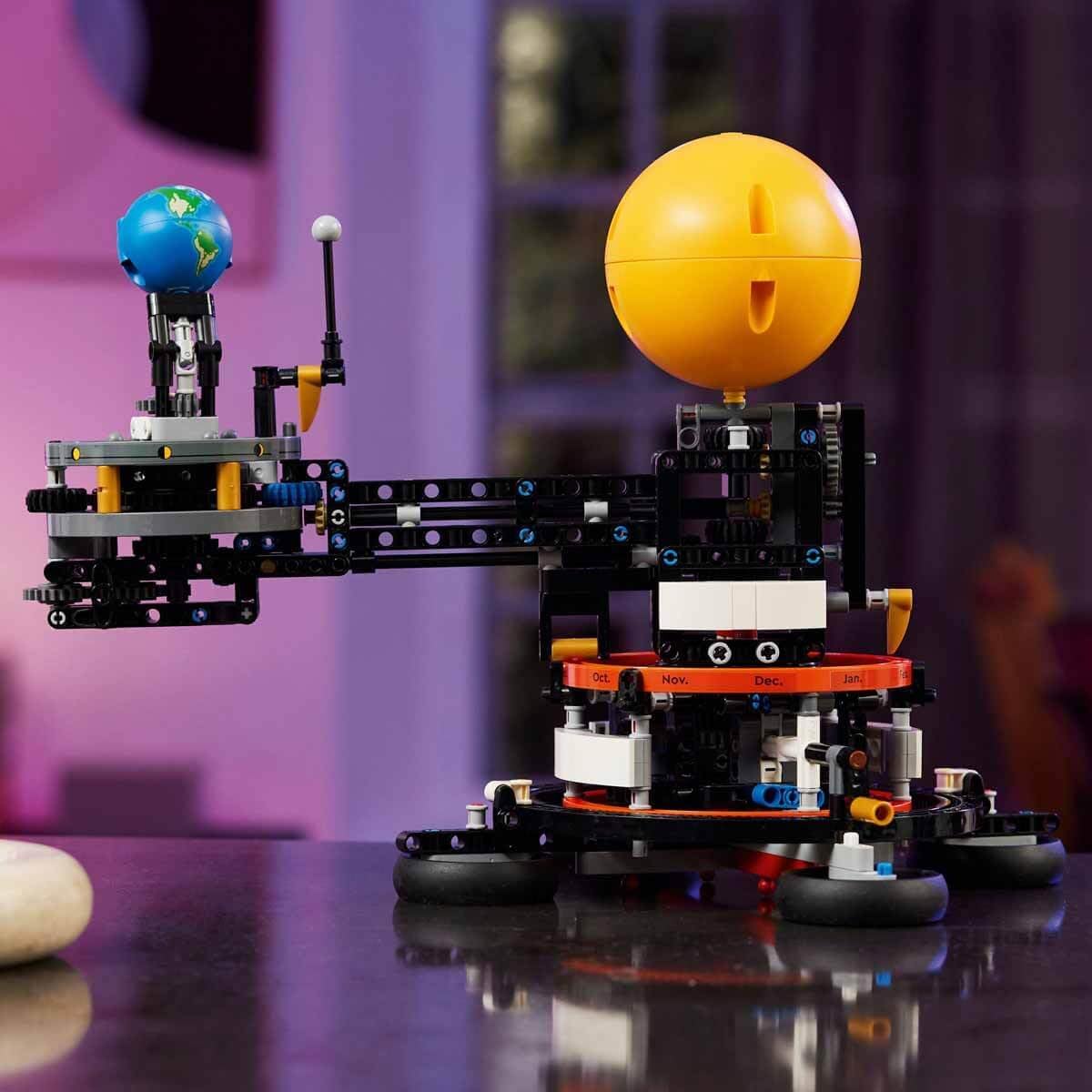 Lego Technic 42179 Sun Earth Moon Model Playset, Gift for Children from 10 Years, Toy to Represent The Solar System, Let Boys and Girls Play Imaginatively and Independently