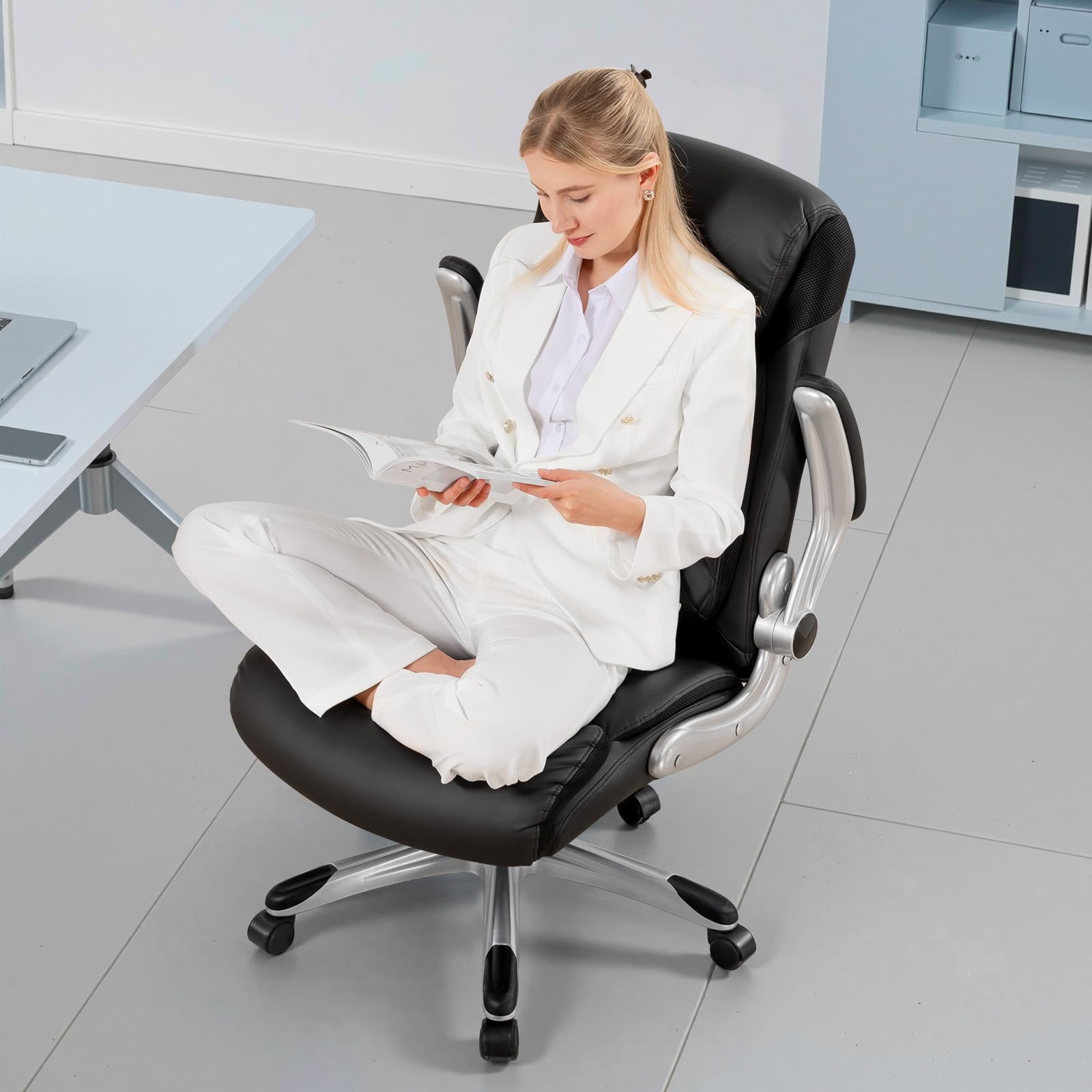 COMHOMA Silla de Oficina ergonómica con reposabrazos Plegables y Respaldo Alto, función basculante, Altura Regulable, Piel Resistente a los arañazos