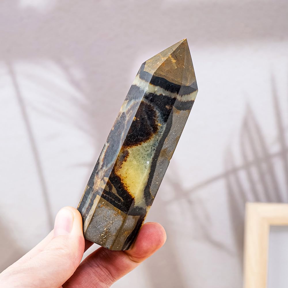Pierre précieuse naturelle LVTFCO prisme hexagonal de 120-150g pour décoration