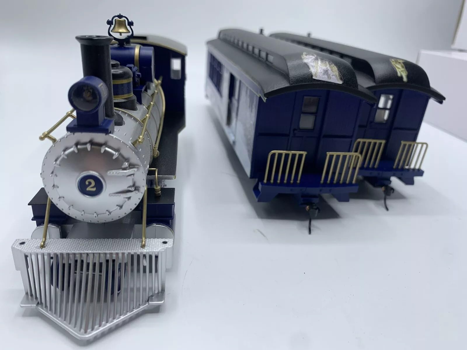 Silver Moon Express Locomotive w/Super Track Pack w/COA