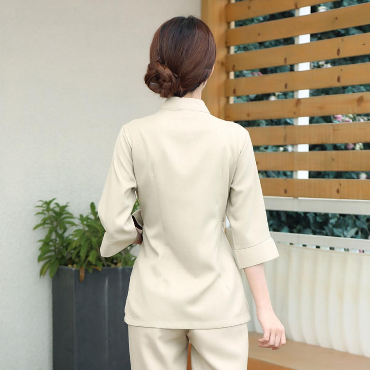 Uniforme de Salón de Belleza de 2 Piezas para Mujer Beige | Algodón y Poliéster, Manga Larga Simple y Cómoda, Fácil de Poner y Quitar
