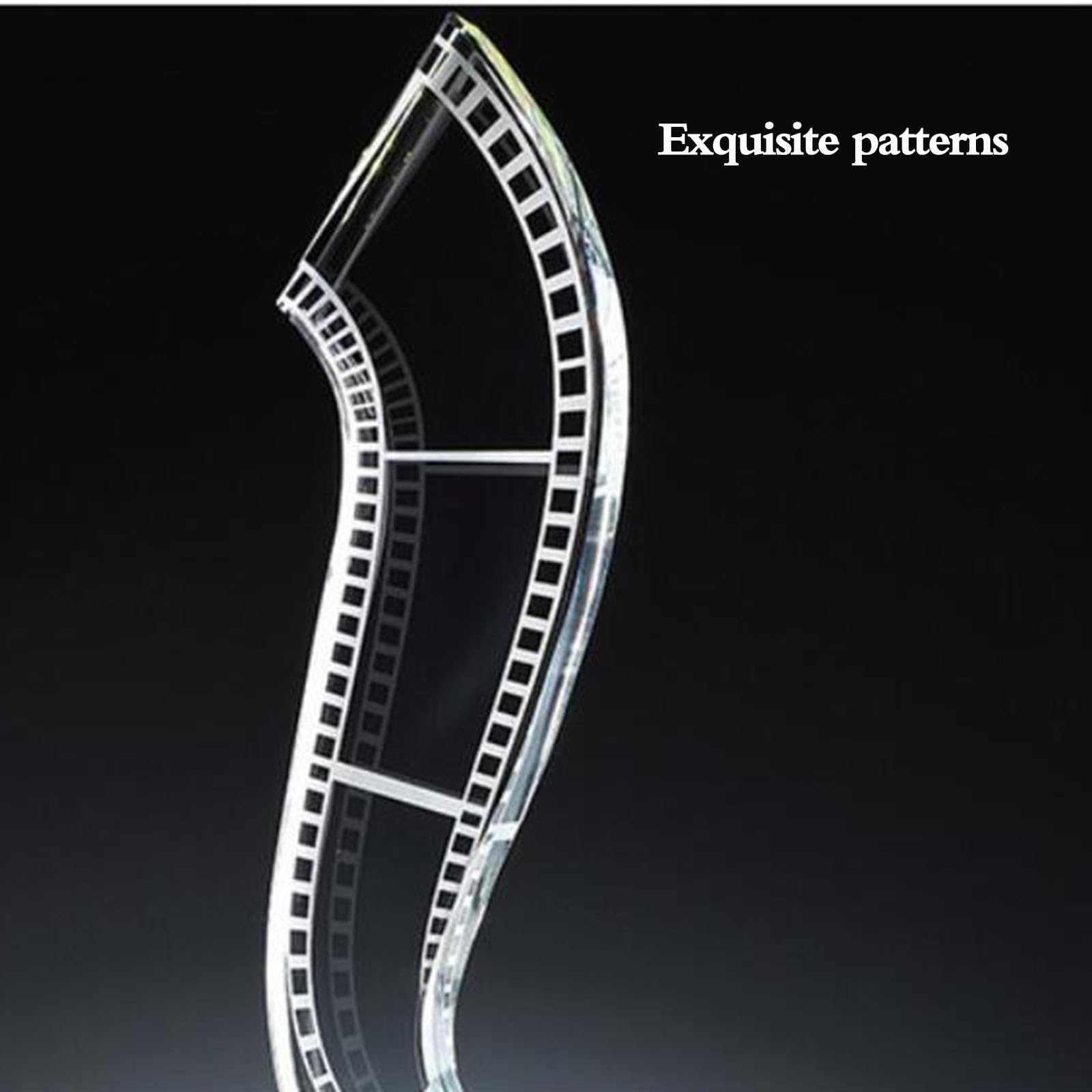 Trofeos, medallas y premios Trofeo De Cristal A La Mejor Película Trofeo Al Director Y Actor del Festival De Cine Trofeo De Premios del Programa De Teatro Y Ópera Trofeo del Concurso De Fotógrafos.