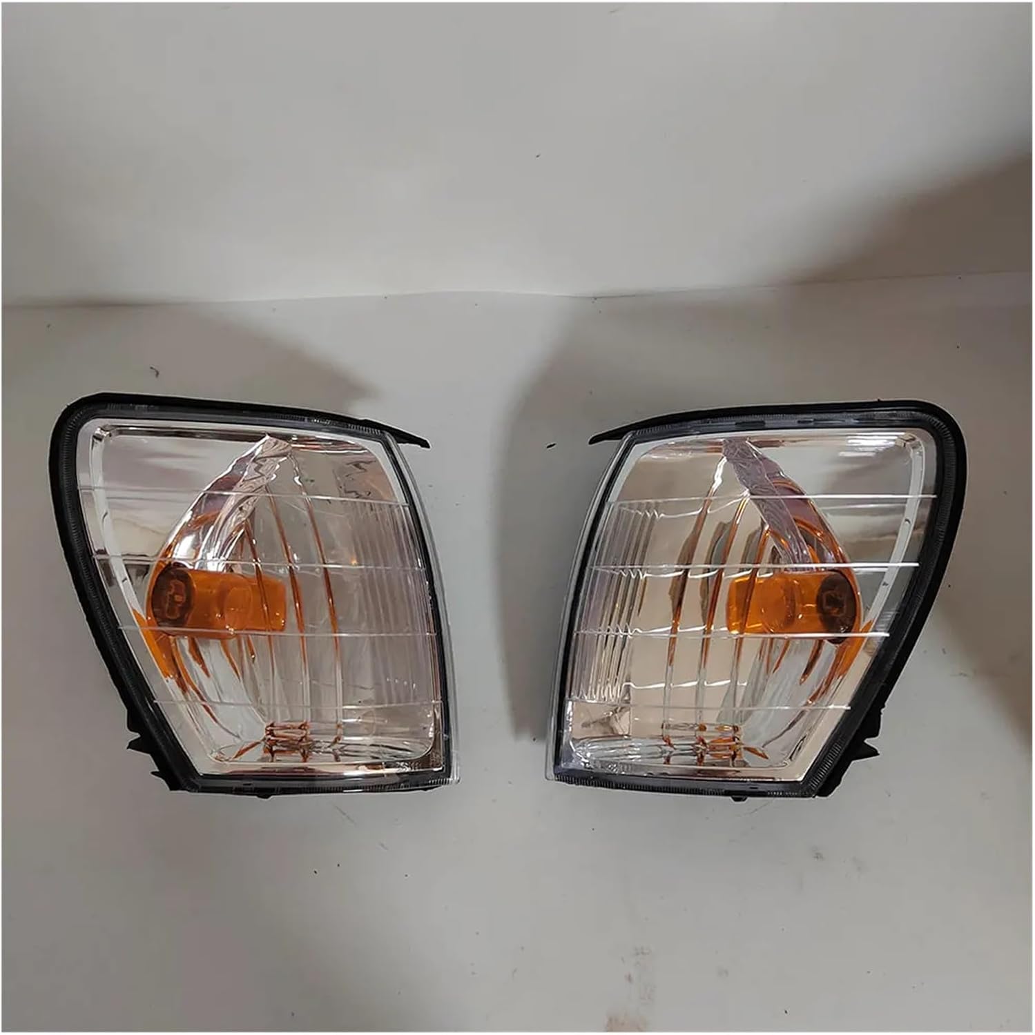 A Pair Car Front Corner Light Turn Signa Lamp Compatible with Toyota NOAH CR40 CR50 1996-1998