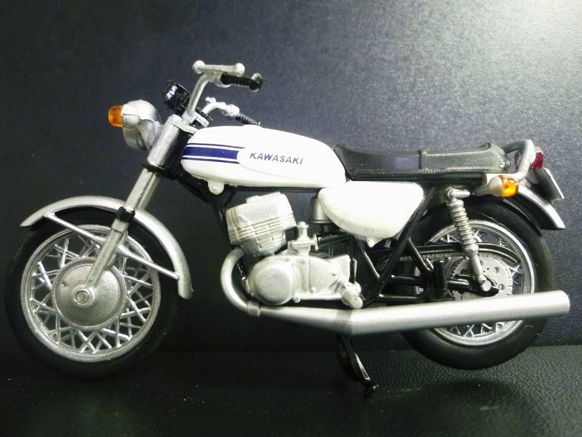 Amazon.co.jp: 1/24 カワサキ マッハ Ⅲ 500 SS ホワイト MACH Ⅲ 