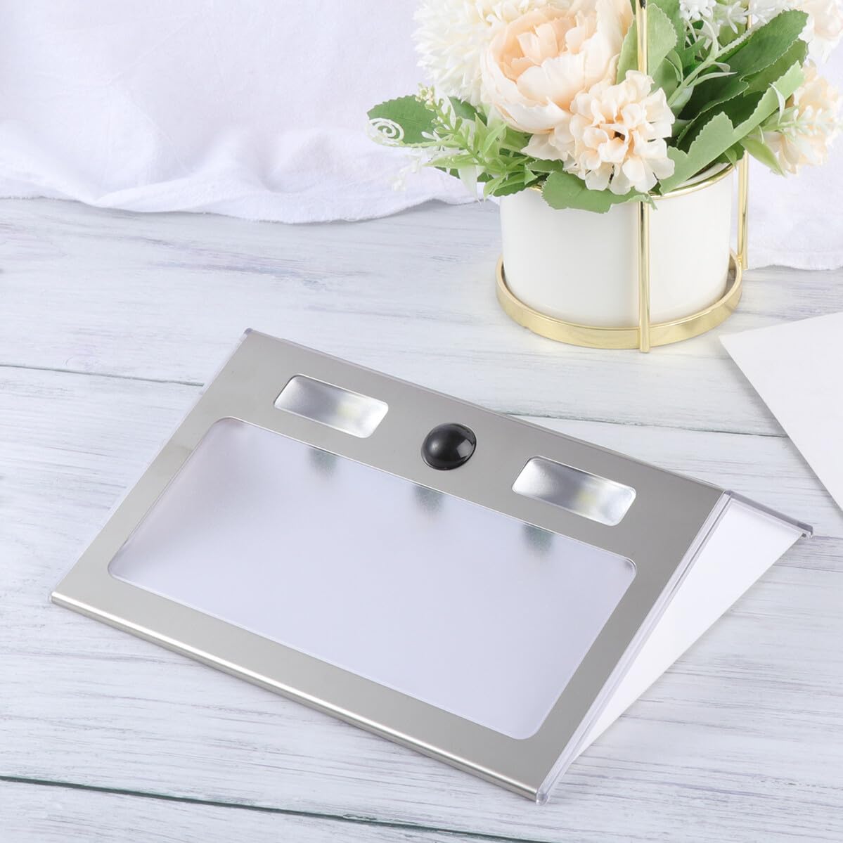Lampada Solare da Esterno con Numero Civico LED Rilevatore di Movimento Luce Parete Ricaricabile Ecologica per Giardino Cortile Include Adesivi Numeri e Lettere