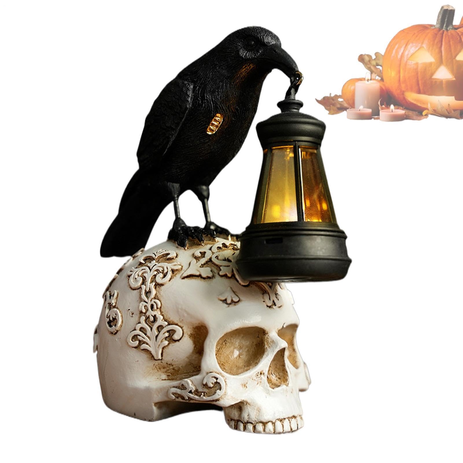 Statue corbeau avec lanterne solaire et figurines collection crâne
