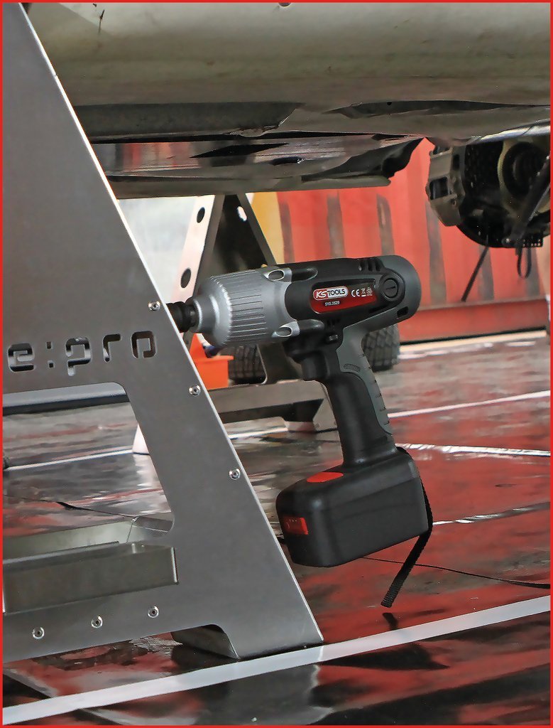 Amazon.co.jp: KS TOOLS 1/2「トルク制御による」コードレスインパクト