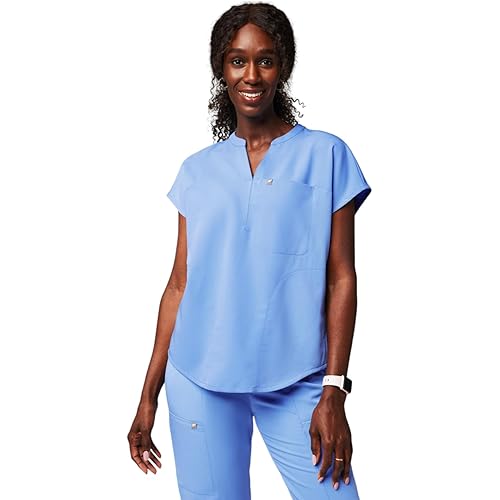 Fabletics Women's Evolve 3-Pocket Scrub Top with an Oversized Fit - MotionTech, 4-Way Stretch, Wrinkle-Resist, Anti-Shrink