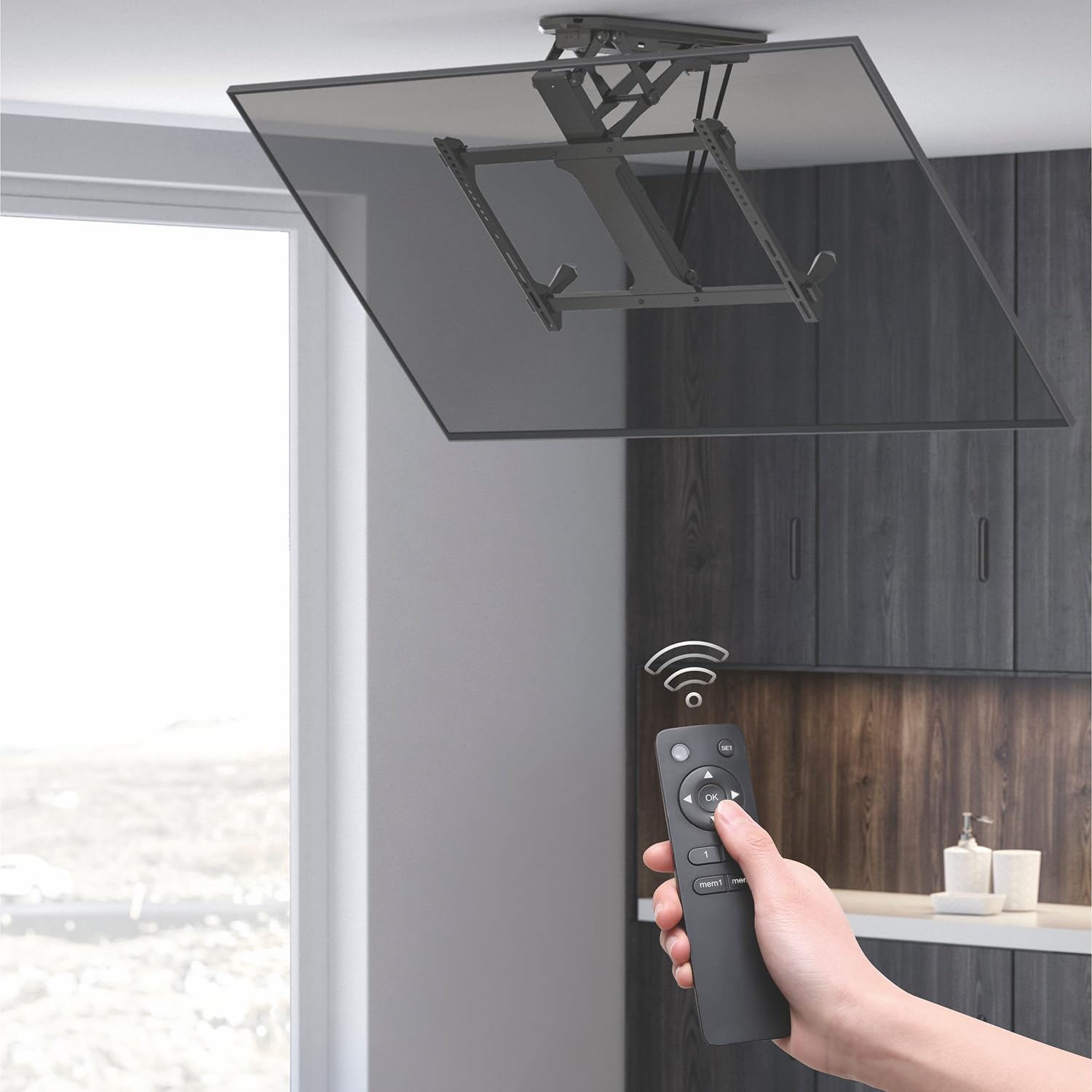Maclean MC-880T - Soporte eléctrico inclinable para TV (32-70", con Control por aplicación, para Techo Inclinado, Incluye Mando a Distancia hasta 35 kg, VESA 600 x 400 cm)