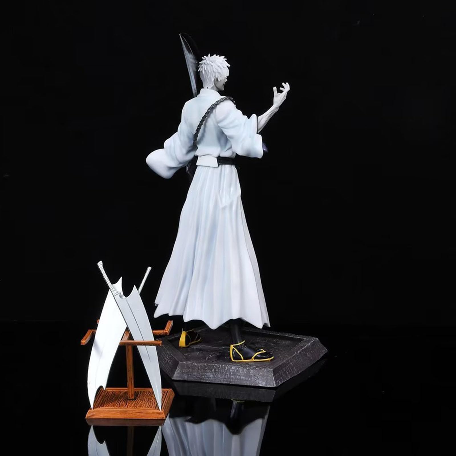 Heigguoj White Hair Kurosaki Ichigo Figure,Multi Accessory
