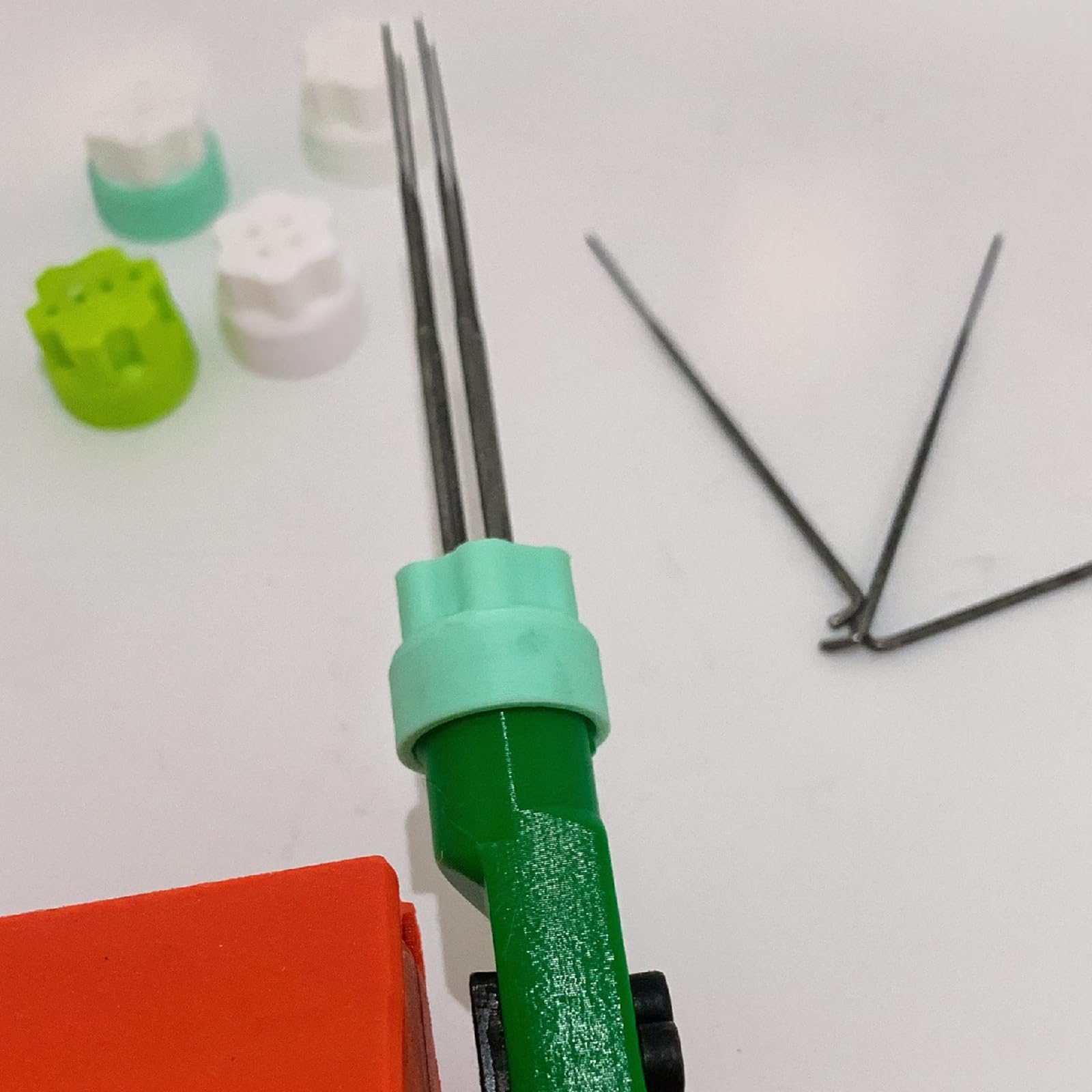 Elektrische Filzmaschine für Wollhandwerk, 1-7 Nadeln mit Geschwindigkeitsregelung, austauschbare Düsen, DIY Wollmalwerkzeug, Nadel Poking Tool für gefilzte Projekte