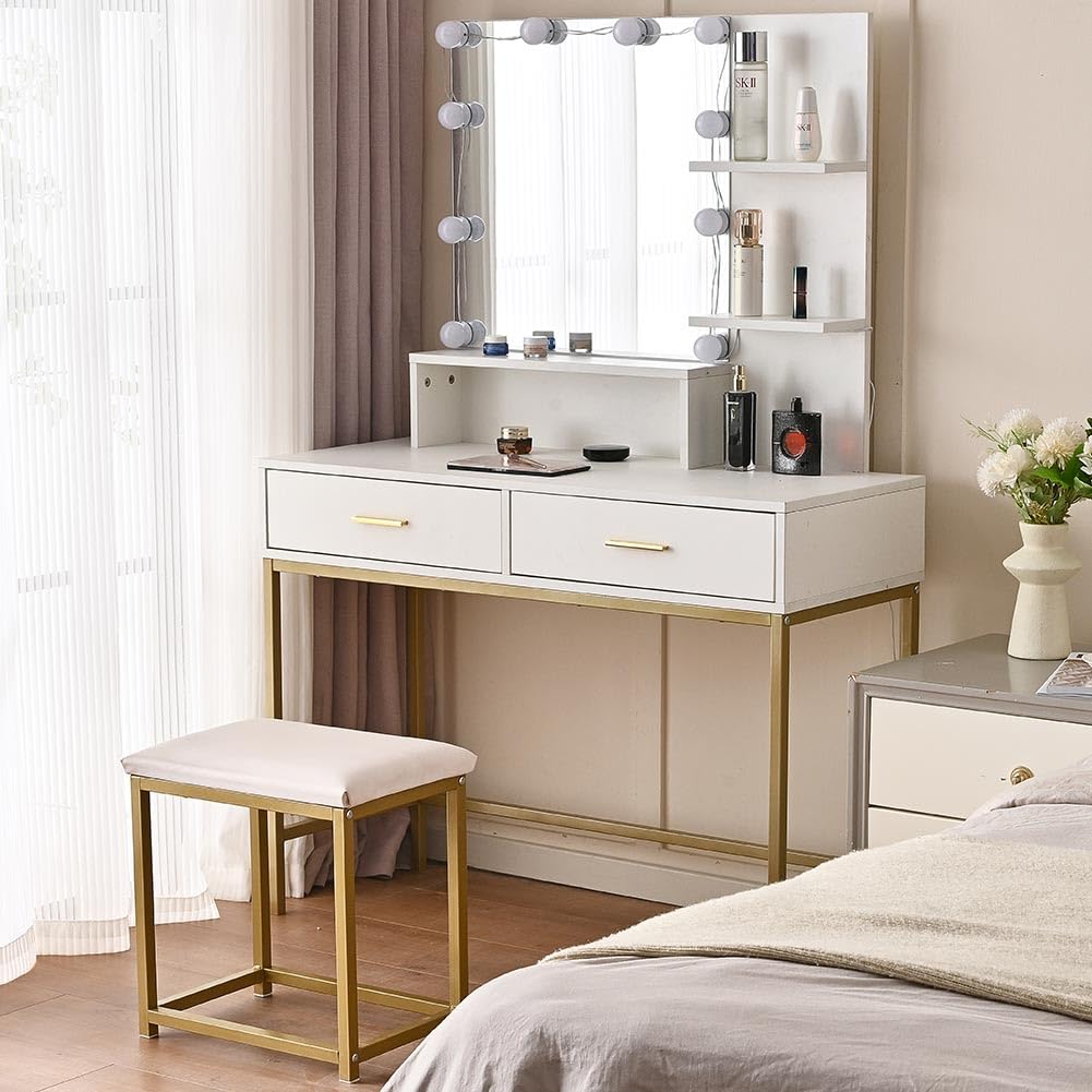 Shally Dogan Toeletta Trucco con Sgabello Modello Sofia con 10 Lampade Led, Specchiera con Tavolo e Cassetti in Legno Bianco, Seduta Comoda Imbottita, Specchio Postazione Make Up, Luce Fredda e Calda