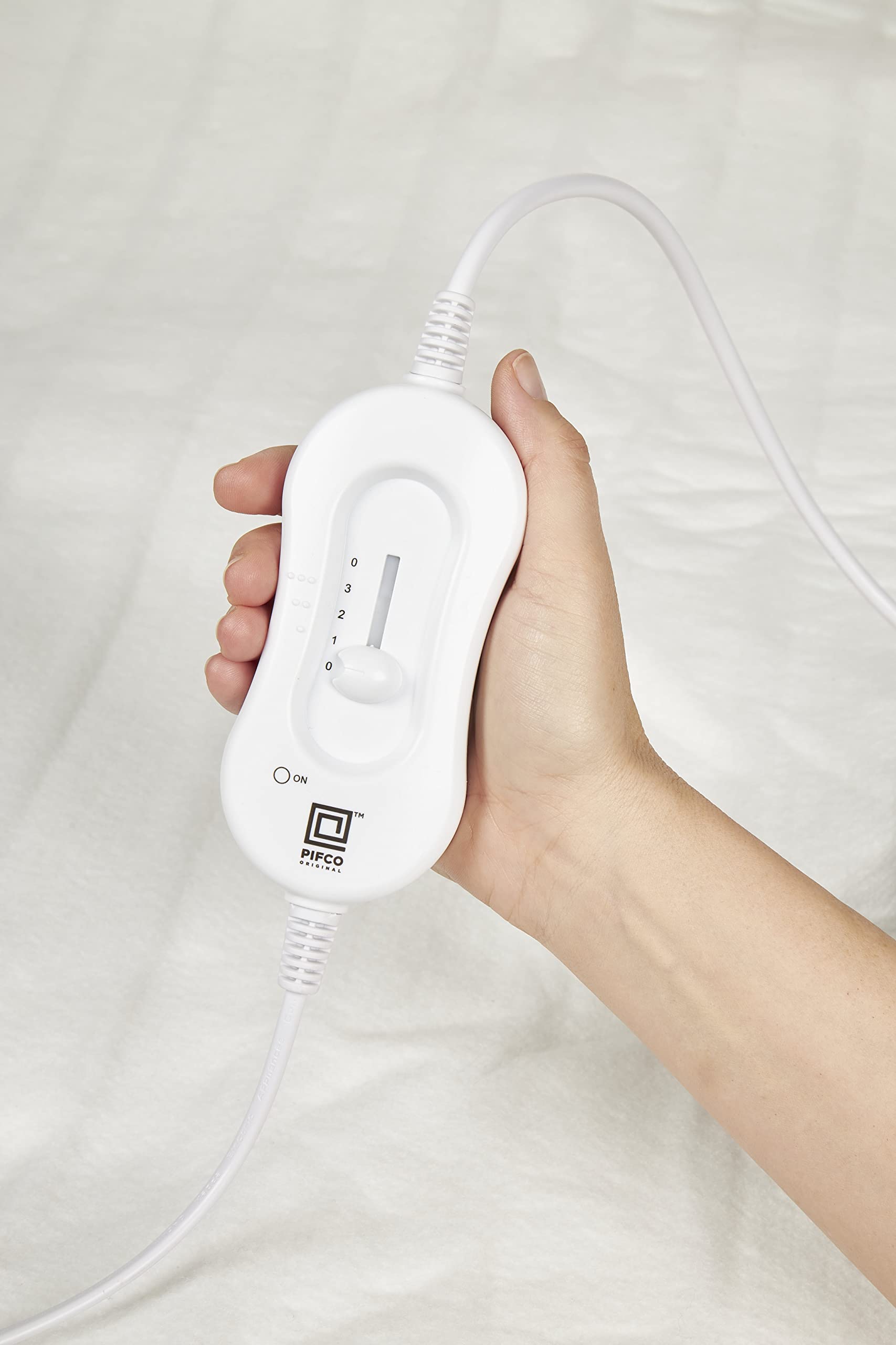 PIFCO® Single Electric Blanket - Heated Electric Under Blanket with 3 Heat  Settings with Detachable Controller - Easy Fit Straps -Machine Washable  White : Amazon.co.uk: Home u0026 Kitchen