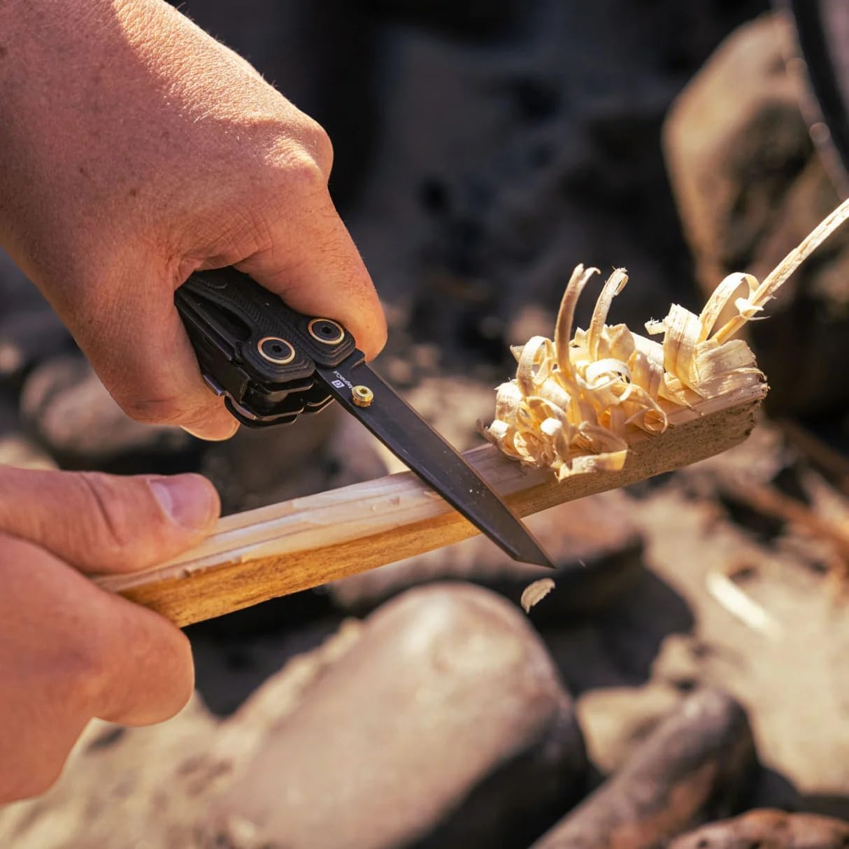 Leatherman Wave Alpha Multitool - 16-in-1 Werkzeuge mit MagnaCut-Klinge, Säge, Feile, Innovativer Schere und mehr Bedienkomfort - Obsidian