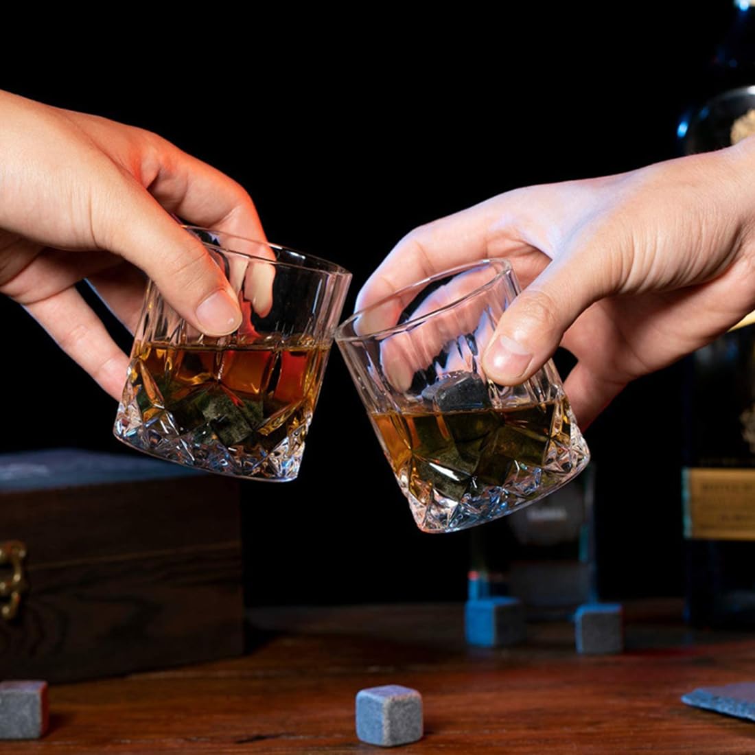 Coffret Whisky Cadeau – Verres, Glacon Reutilisable Forme Balle, Dessous De Verre, Pinces à Glace, Boîte En Bois, Cartes Histoire Et Recettes – Service A Whisky Pour Homme De Royal Reserve