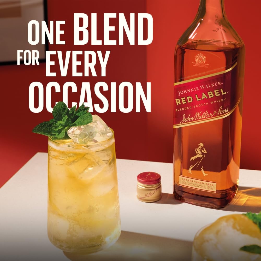 Johnnie Walker Red Label, Blended Scotch Whisky, handgefertigt in den 4 bekanntesten Regionen Schottlands, 40% vol, 700ml Einzelflasche (Packung mit 3)