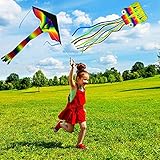 【Ein perfektes Geschenk für Ihre Kinder】 Unser Kites-Kit ist ein perfektes Geschenk für Ihre Kinder in diesem Sommer. Entworfen mit schönen Farben und lustigen Formen, werden unsere Drachen das Interesse der Kinder für Outdoor-Aktivitäten wecken. Es wird Kindern helfen, nach draußen zu gehen und den Computer zu verlassen, was auch eine gute Chance für die Familie darstellt, zusammen zu kommen.