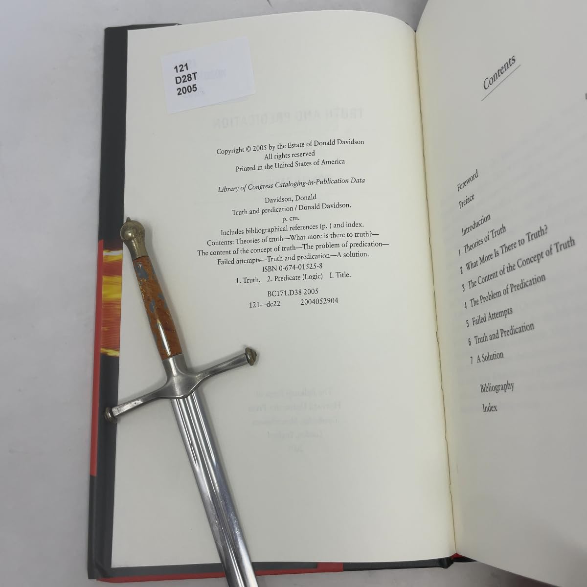 Truth and Predication [Hardcover] Davidson, Donald and Sharpe, Kevin - PT04