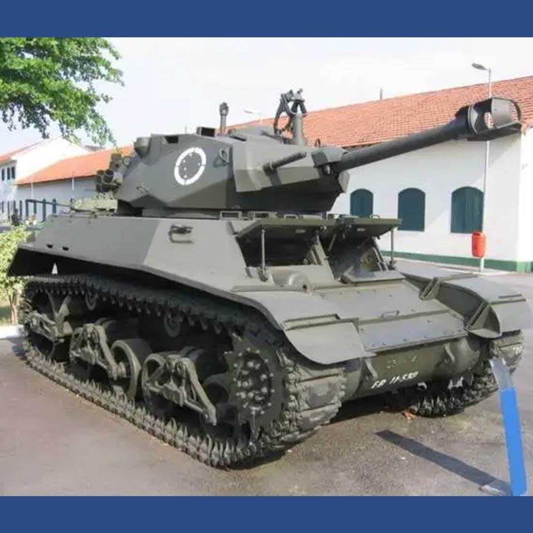 1/16 2.4G US M5A1 Stauart Light RC Tank Model,Simulated Military Vehicle Model with Sound Light Smoke Effects,A Gift for The RC Model Car Enthusiast and Adults