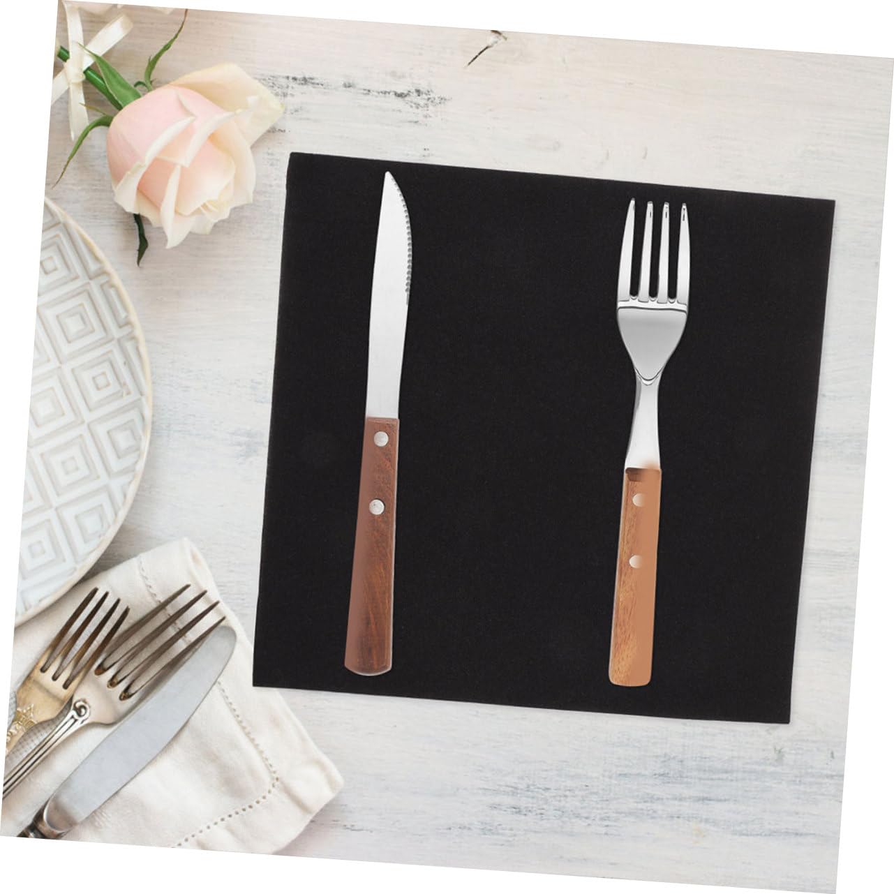 SECFOU Serviettes de Table Jetables en Papier Noir Épaisses et Absorbantes, Lot de 100, Douces Peau, pour Fêtes et Réceptions Élégantes