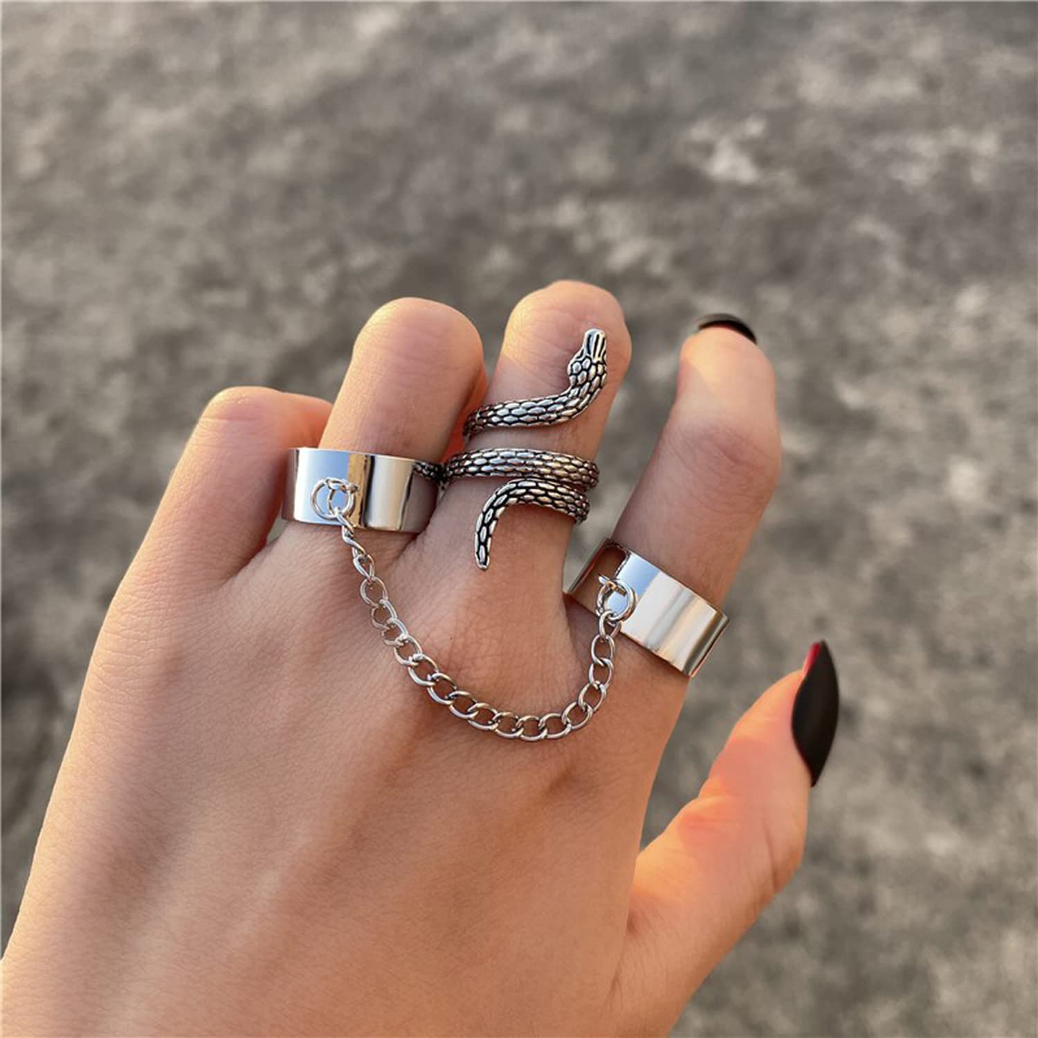 Snake Chain Rings Set. Modern and Stylish Design