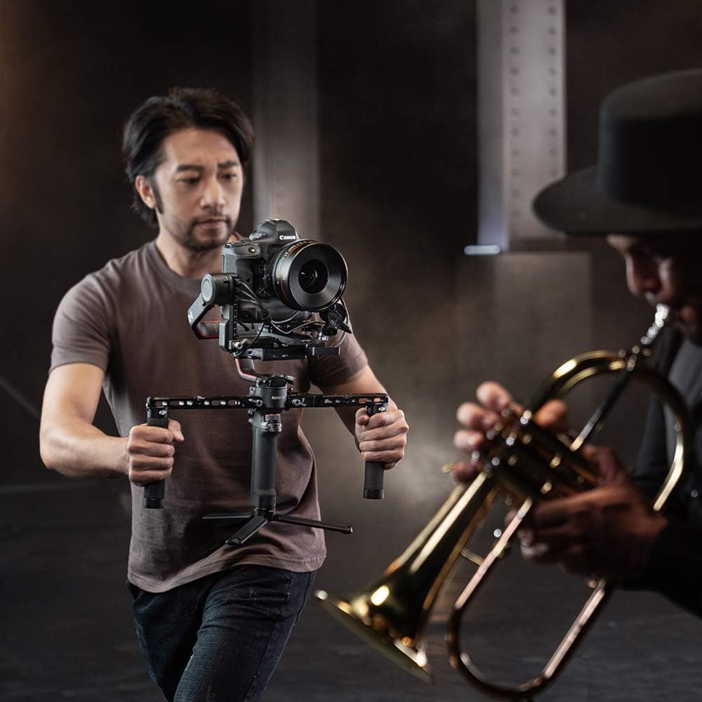 DJI RS 2 Pro Combo - Stabilizzatore Gimbal a 3 Assi per DSLR e Fotocamera Mirrorless, Nikon Sony Panasonic Canon Fujifilm, Ronin S, 4,5 kg di Carico, Focus Motor, Trasmettitore di Immagini - Nero