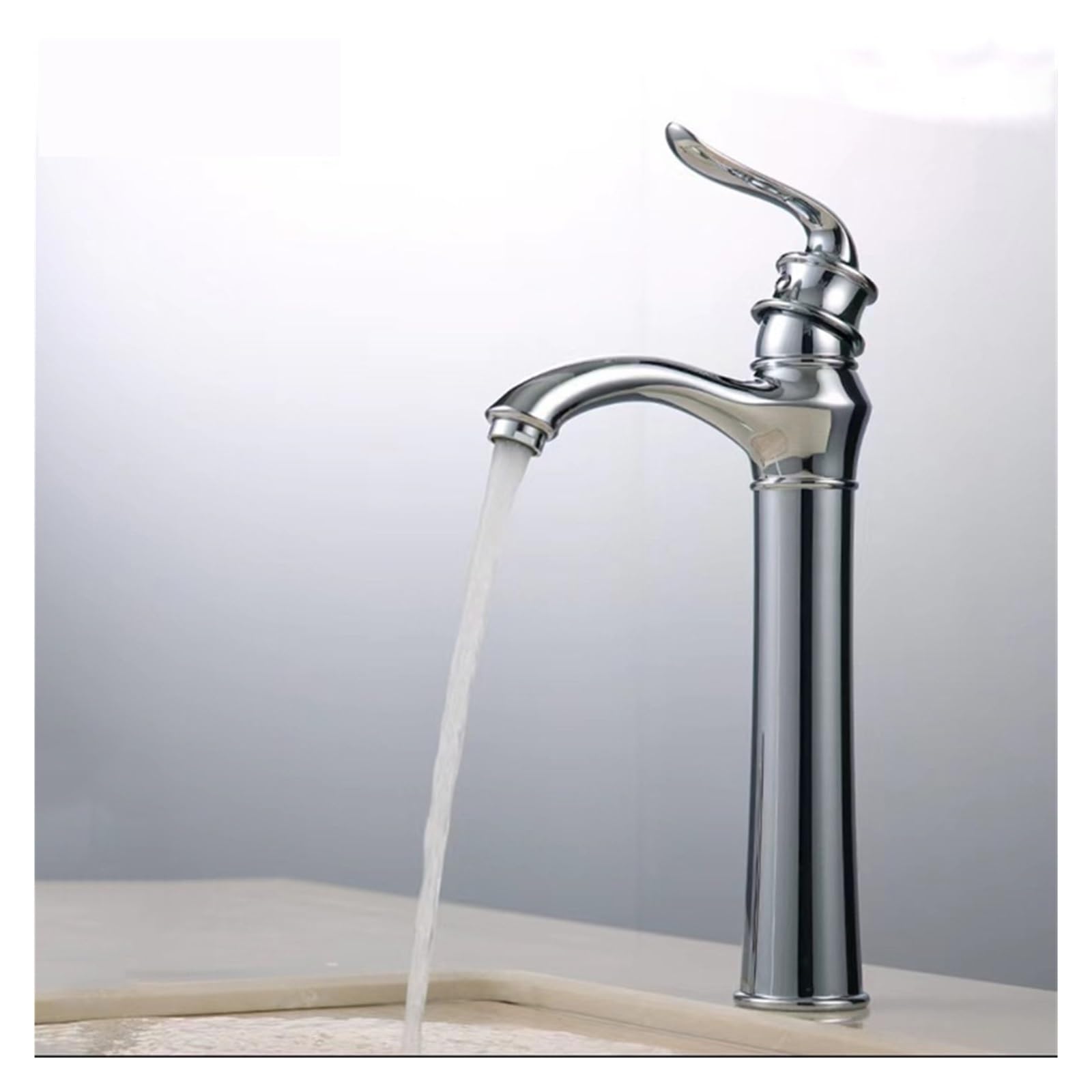 Robinet évier haut pour une routine de salle de bains fluide