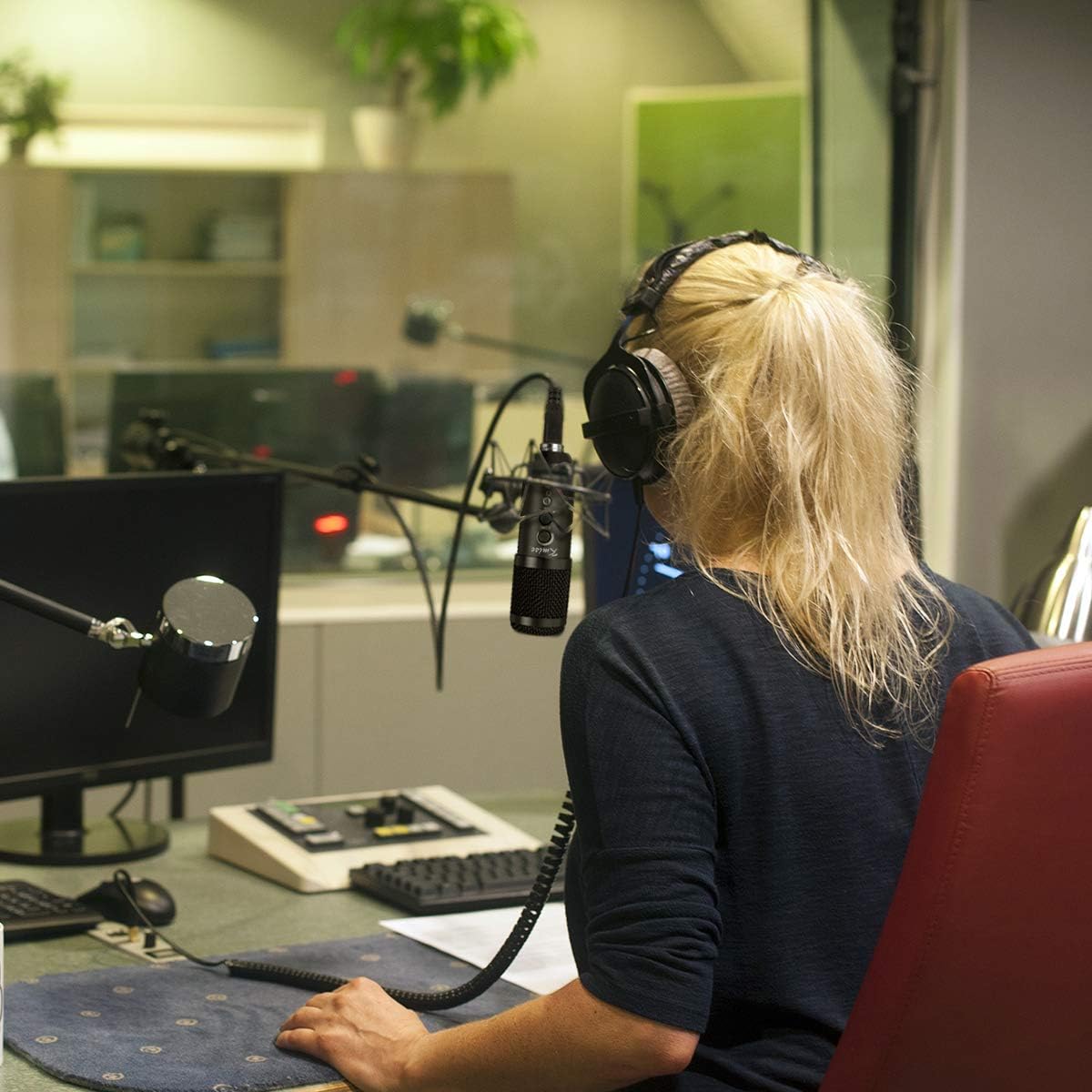 Microphone attached to adjustable tripod stand, showing 180-degree rotation capability.