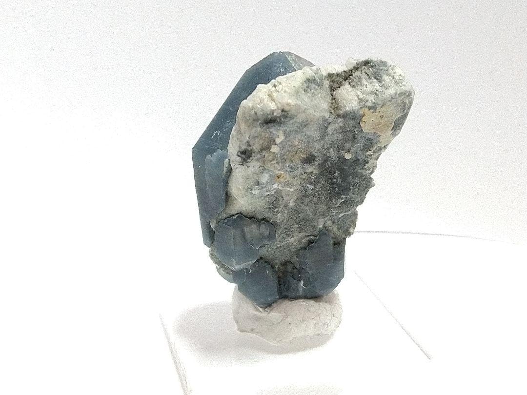 Amazon.co.jp: 鉱物標本 青水晶 リーベック閃石入り水晶 リーベカイト 