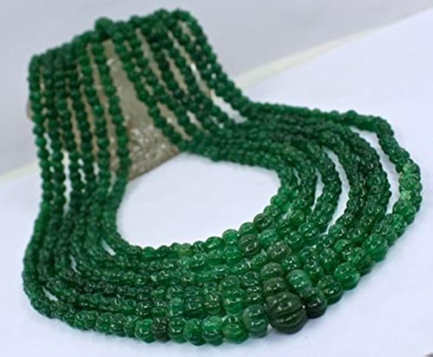 Collier en quartz vert pour sublimer un décolleté terne grâce aux 6 rangs sculptés