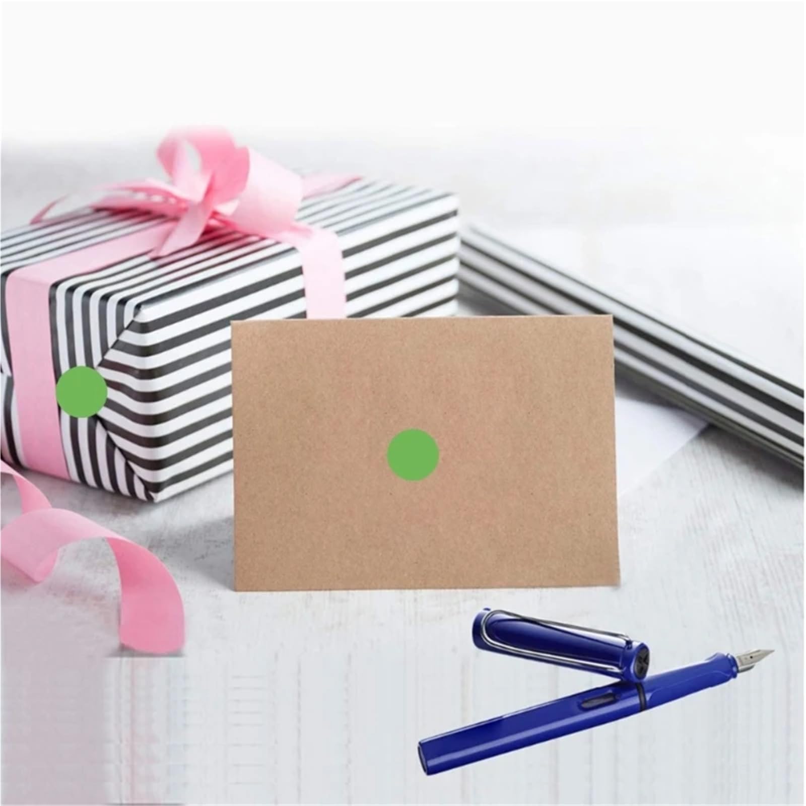 Sticky Dots, 10.000 etichette rotonde autoadesive colorate, 13 mm, per etichettatura di file e forniture scolastiche per ufficio (rosso)