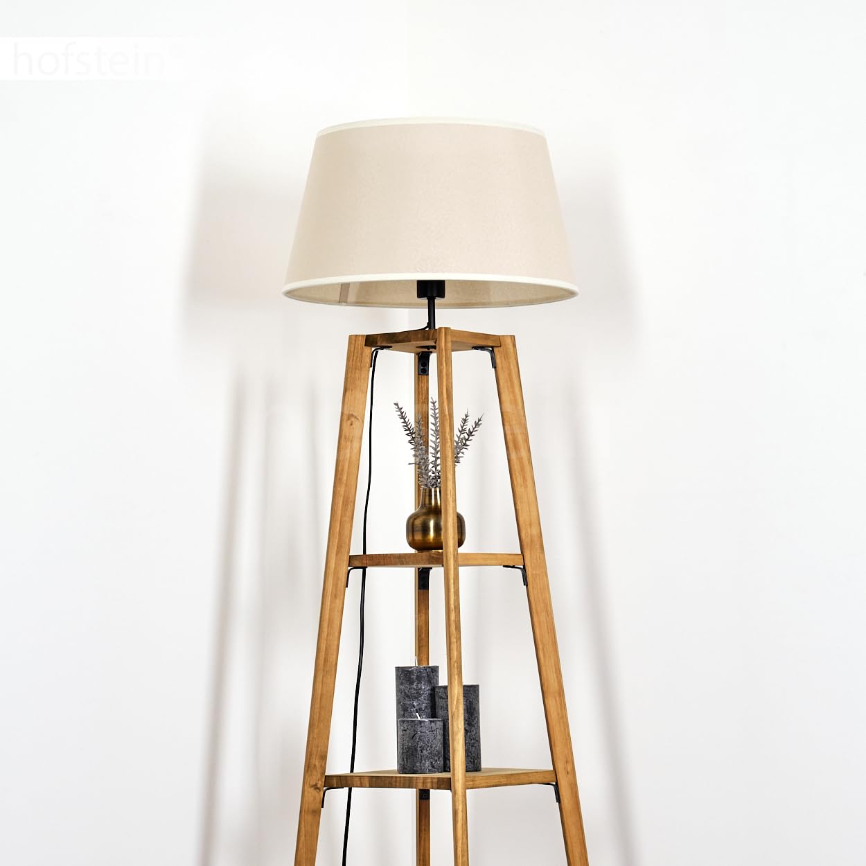 Stehleuchte Bassagoda, Stehlampe aus Holz/Stoff in Natur/Beige/Weiß, Leuchte im skandinavischen Design, Schirm Ø 45 cm, Ablageflächen u. Fußschalter, Höhe 148 cm, 1 x E27, ohne Leuchtmittel