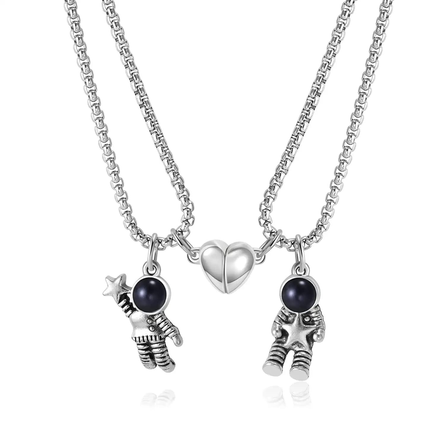 Creative Magnet Couples Necklace, Matching Necklaces Spaceman Pendant Magnet Necklace Mutual Attraction Couples Chain for Husband Wife Boyfriend Girlfriend Valentine's Day Gift Jewelry,2pcs