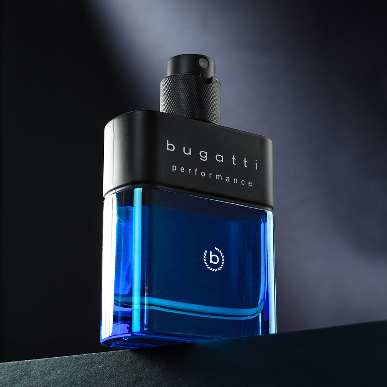 bugatti Performance Deep Blue Perfume para hombre, 100 ml, perfume fresco de fougères para hombre con bergamota, pimienta, sándalo, almizcle y ámbar, potente con notas acuáticas vivas