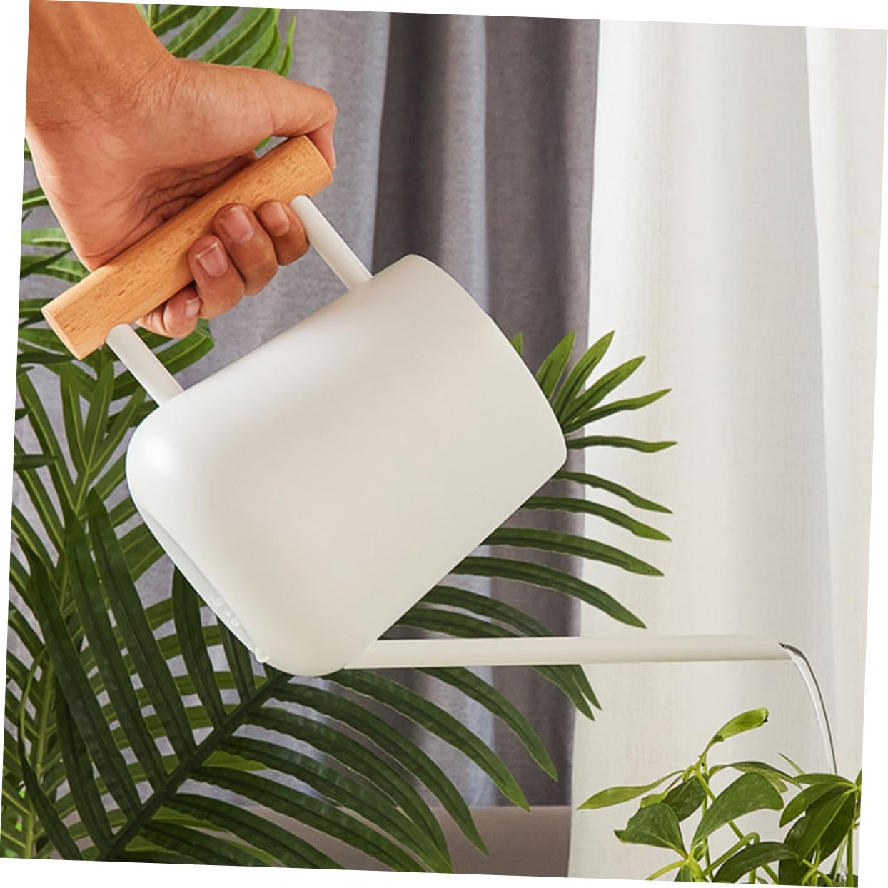 TOYANDONA Gießkanne für Schonendes Gießen mit Langem Ausguss 900ml aus Edelstahl und Holzgriff Robuste Blumengießkanne Praktisches Gartenzubehör für Zimmerpflanzen