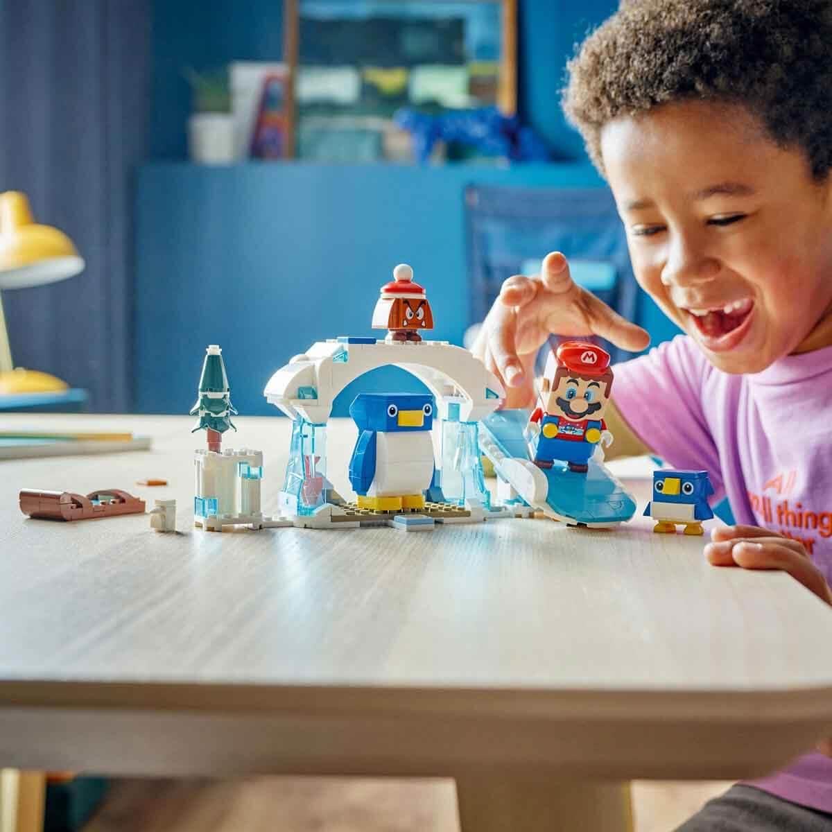 LEGO Super Mario Pack di Espansione La Settimana Bianca della Famiglia Pinguotto, Giochi da Collezione per Bambini da 7 Anni con 3 Personaggi, Regalo per Gamer da Abbinare a Uno Starter Pack 71430
