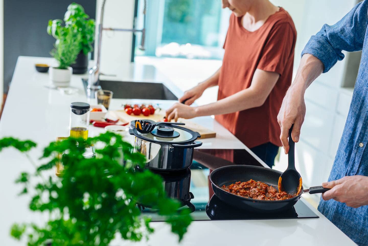 Fiskars 1027301 Cuchara para Pasta, 29 cm, Plástico/Silicona, Functional Form, Negro/Naranja