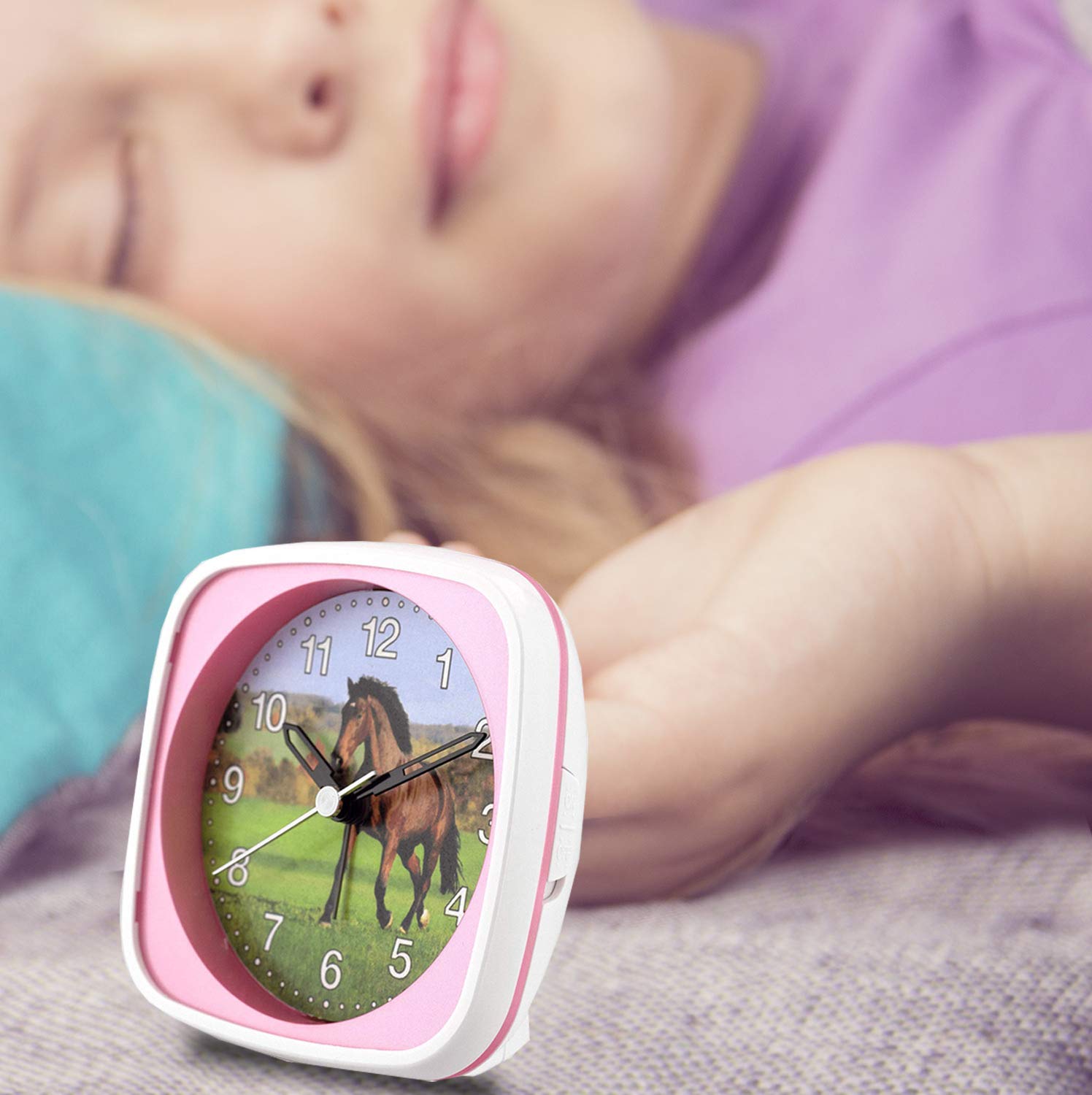 Kinderquarzwecker – Farbenfrohe Motive – Schleichende Sekunde ermöglicht den Kleinsten einen ungestörten Schlaf – Inkl. LICHT und WECKWIEDERHOLUNG (Pink/Pferd)