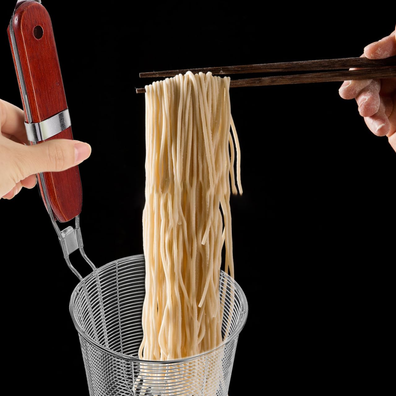 Luxshiny Scolapasta in Acciaio Inox 13.58 Pollici Con Manico Ergonomico in Legno Utensile Da Cucina Per Scolare Pasta Fori Ampi Per Scolaggio Rapido Casa E Cucina