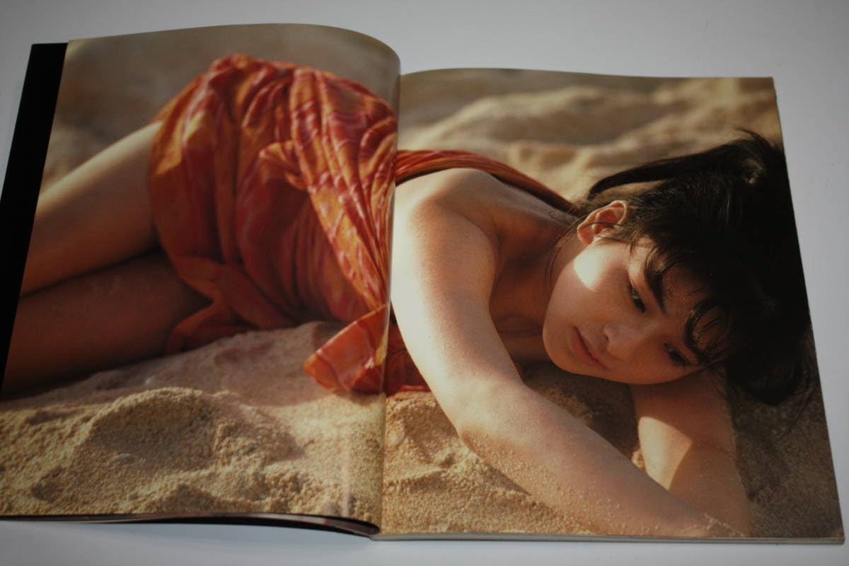 Amazon | 森高千里 写真集 芸能人女優セクシータレント水着ビキニ