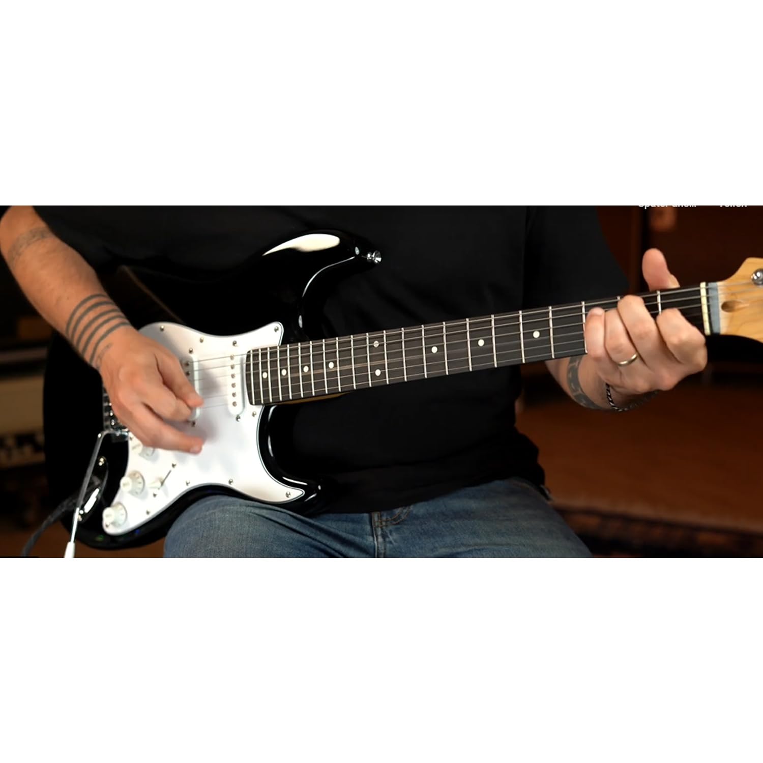 Eko Guitars GEE ST100-BLK E-Gitarre Schwarz Komplett-Set mit Verstärker und Zubehör