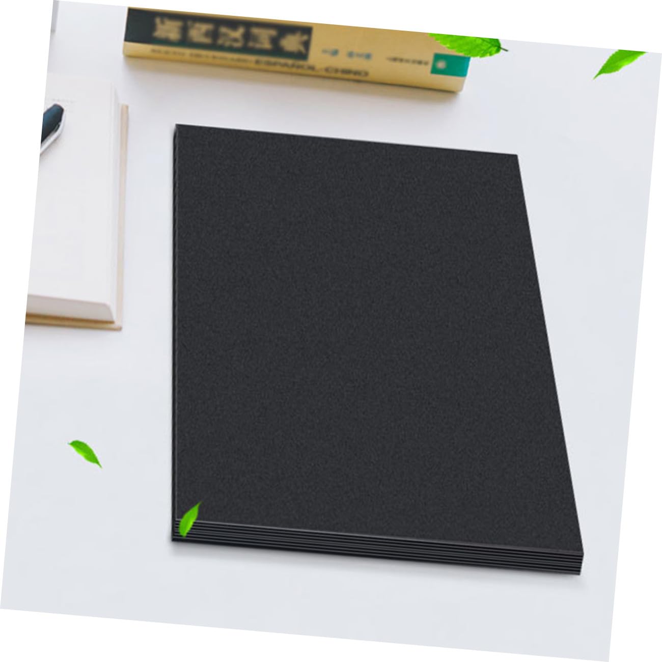 NUOBESTY 100 Stück A4 Schwarzes Kraftpapier 200gsm Glattes Dickes Malpapier für Selbstgemacht Scrapbook und Kinderkunstprojekte Bastelpapier zum Schneiden und Gestalten