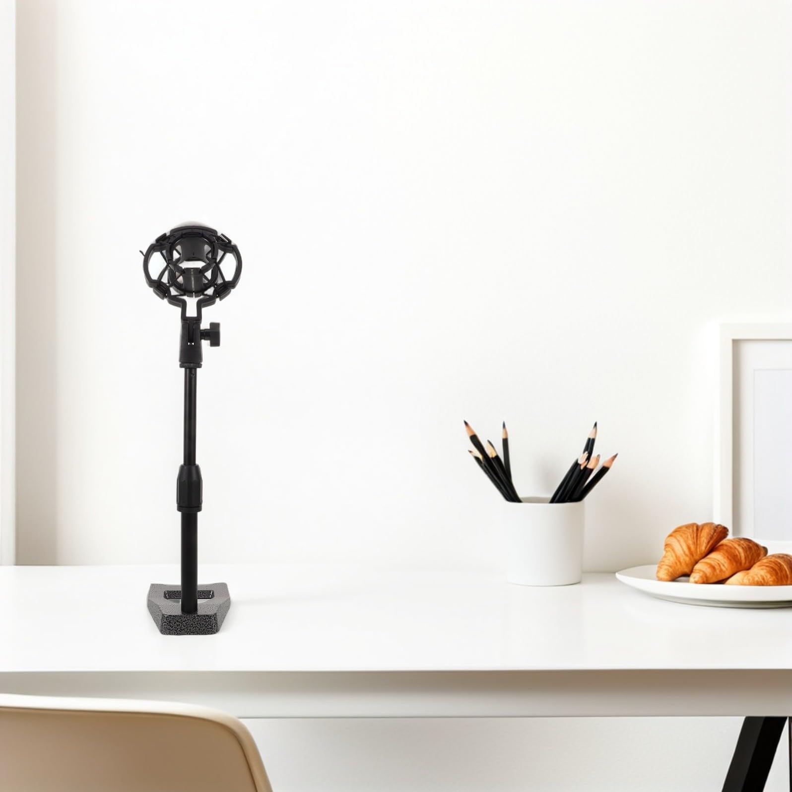 Verstellbarer Desktop Mikrofonständer mit Schwerer Basis und Vibrationsdämpfendem Shock Mount für Tisch für Gesang Interviews Studioaufnahme und Live Streaming