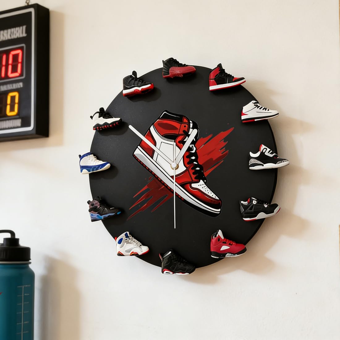 Horloge murale décorative avec 12 mini chaussures de basket 3D, cadeau pour hommes et femmes amis (noir)