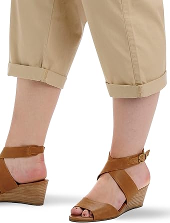Lee Women's Plus Size Relaxed Fit Austyn Knit Waist Cargo Capri Pant