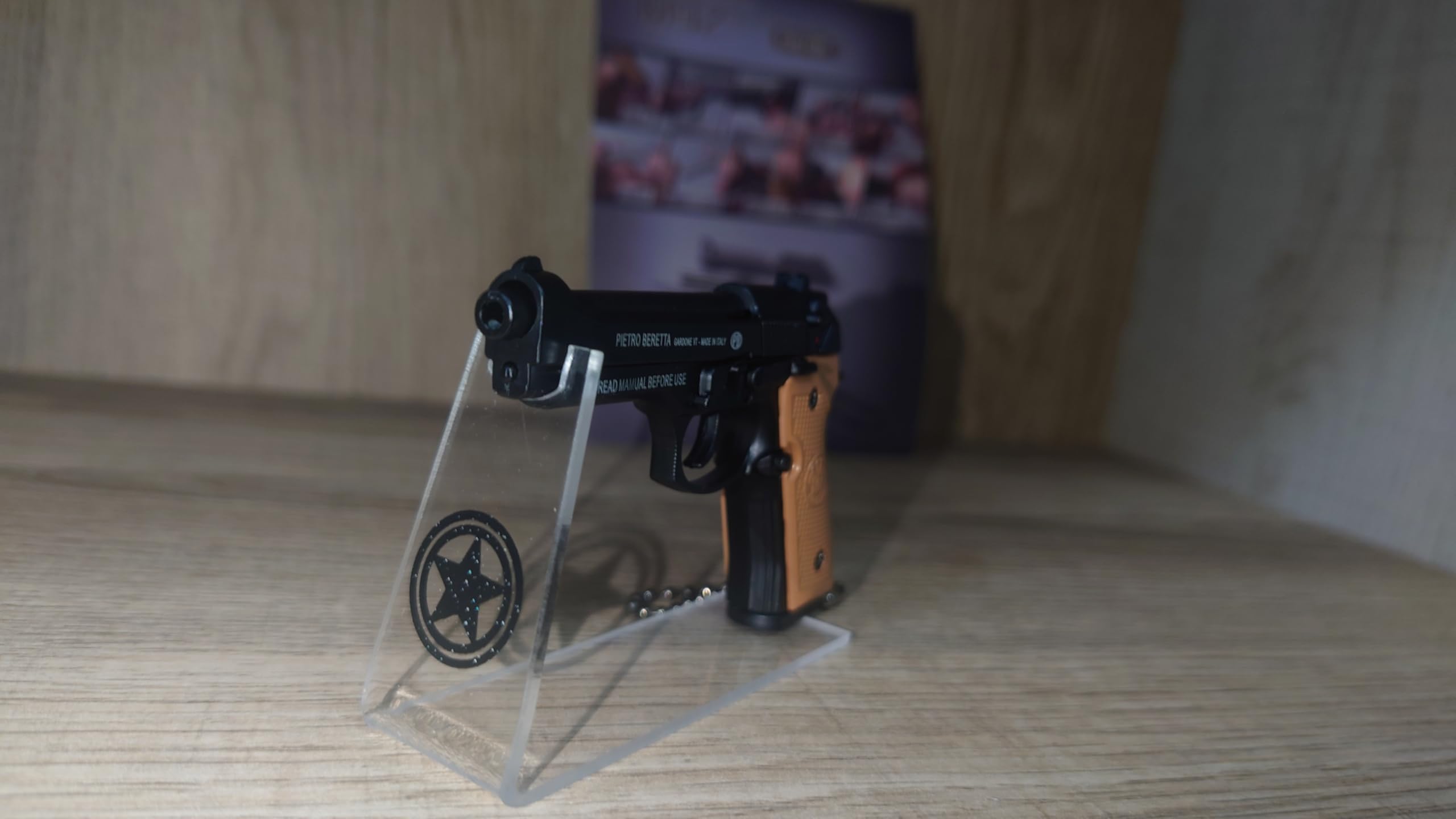 Amazon | 1/3スケール ミニチュアキーホルダー M92 ブラック | モデル
