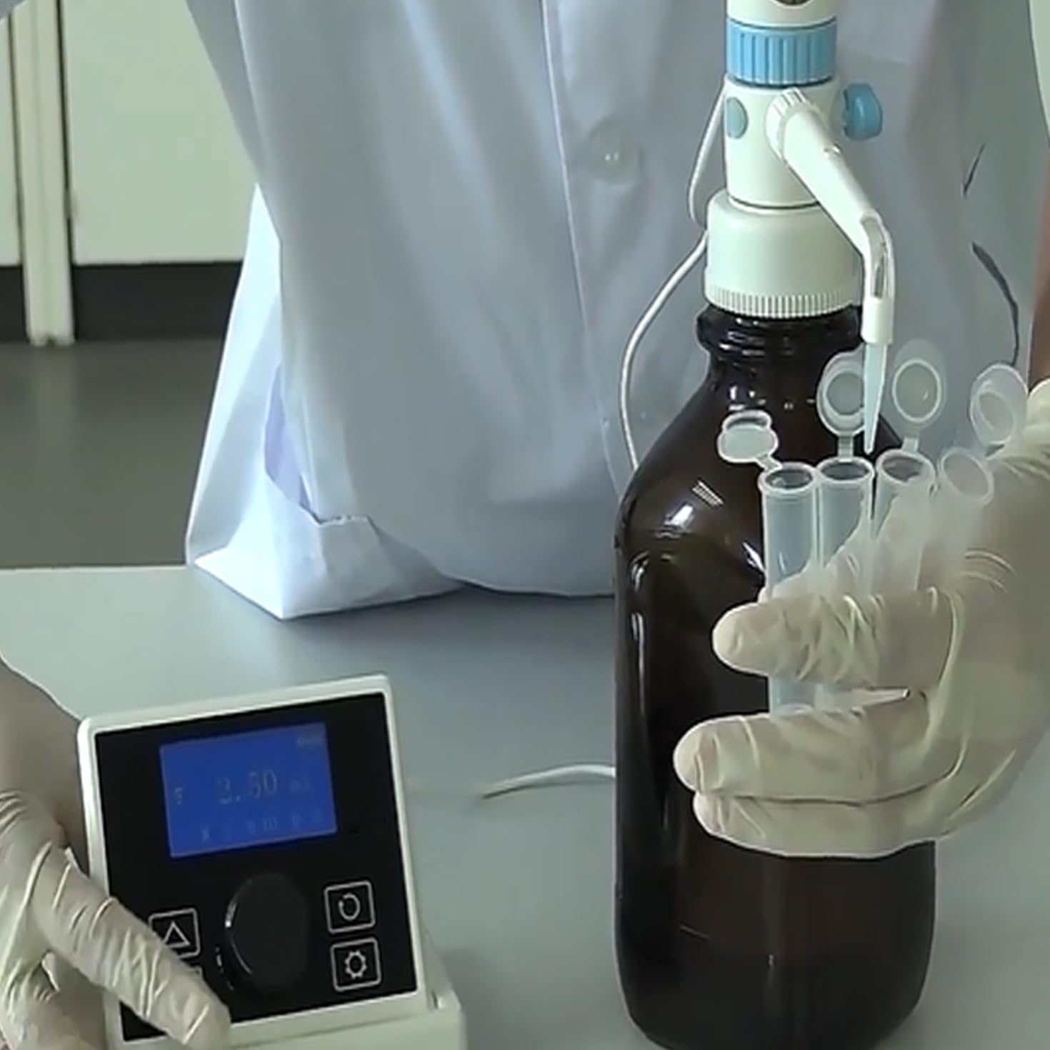 Digitaler Flüssigkeitsspender, elektronische Bürette für genaue Reagenzdosierung, 0,01-99,99 ml mit LCD-Bildschirm, kontinuierliche und wiederholte Pipettiermodi